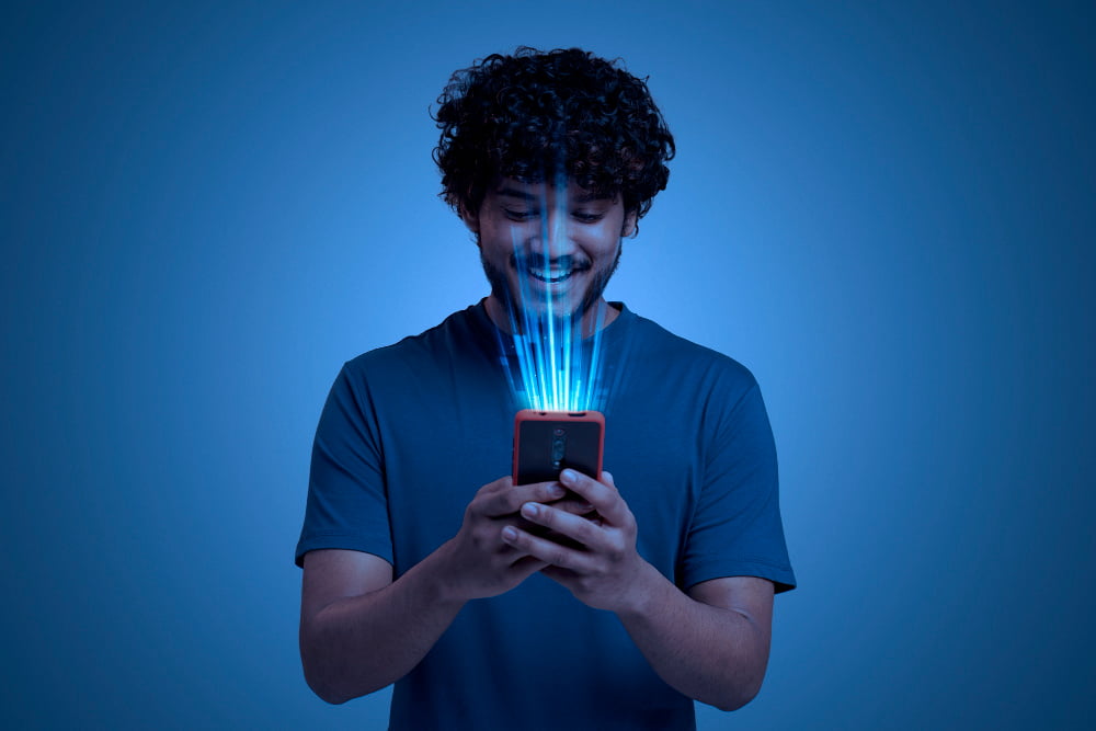 Plano família vale a pena? Veja vantagens e desvantagens 5 homem celular