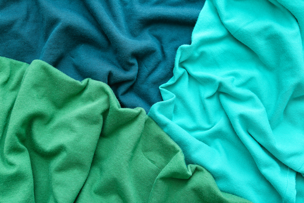 Como tingir roupas desbotadas para ficarem novas? 3 tecido